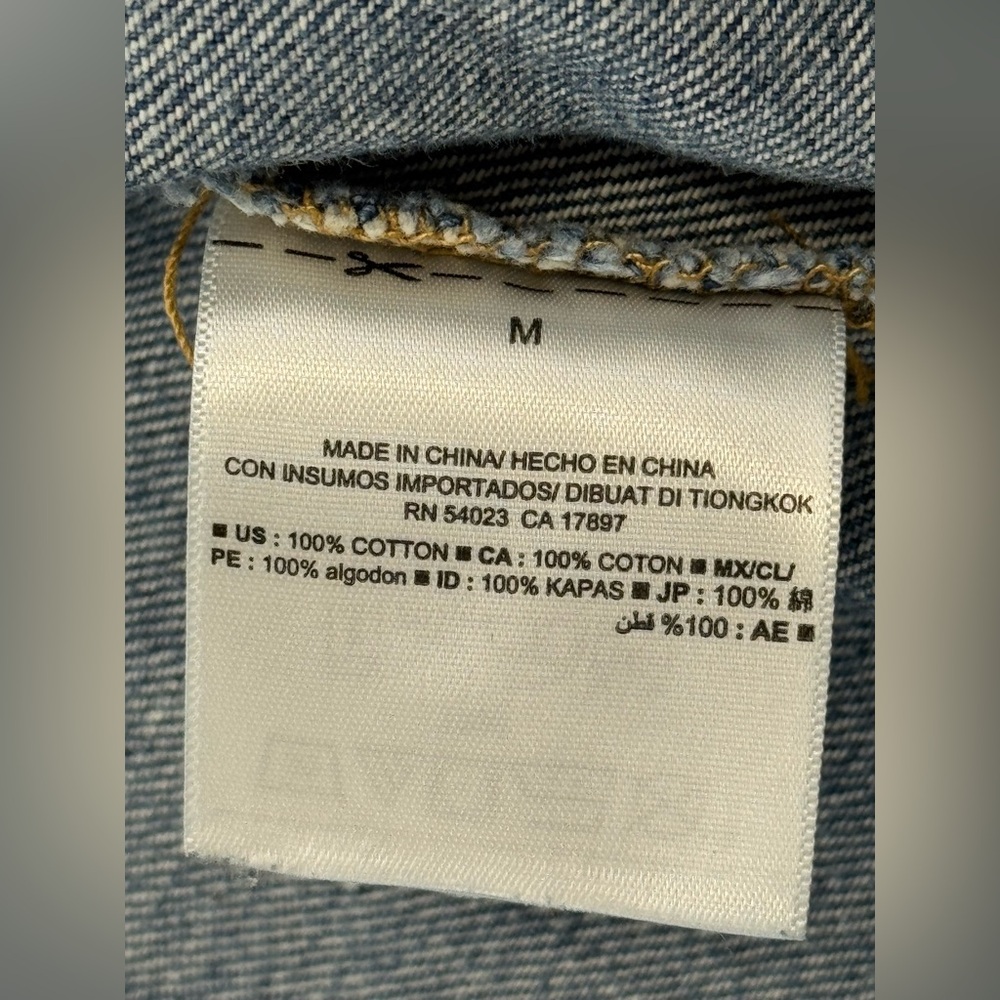 Old Navy Medium Washed Cropped Blue Denim Trucker's Jacket, Women's Size Medium - Picture 12 of 12